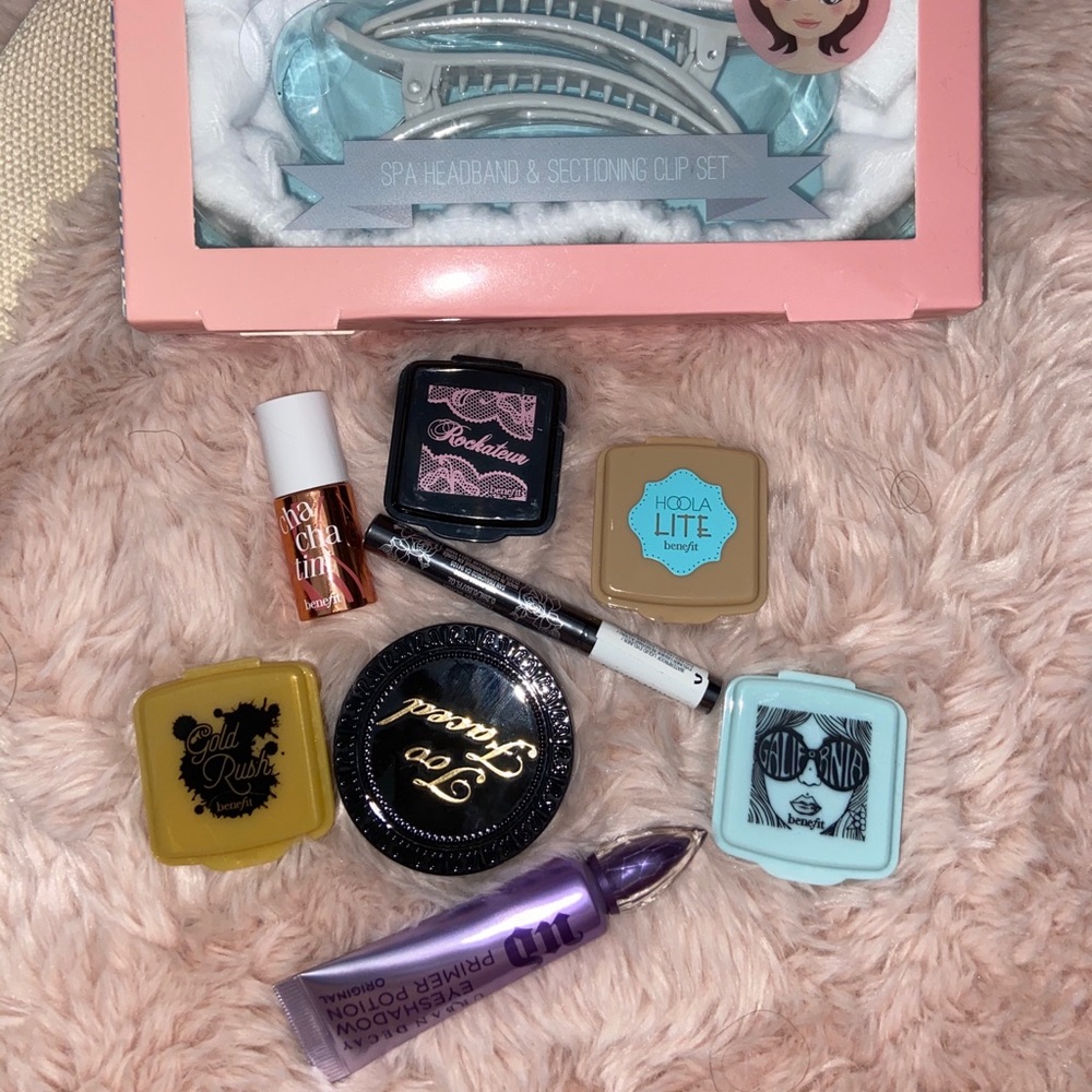 Makeup bundle w/ surprise free samples